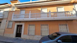 Casa a schiera in Vélez de Benaudalla. Magnífica casa con jardín