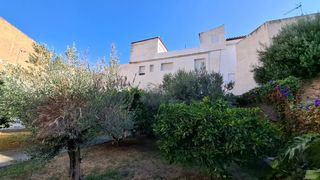 Reihenhaus in Vélez de Benaudalla. Magnífica casa con jardín