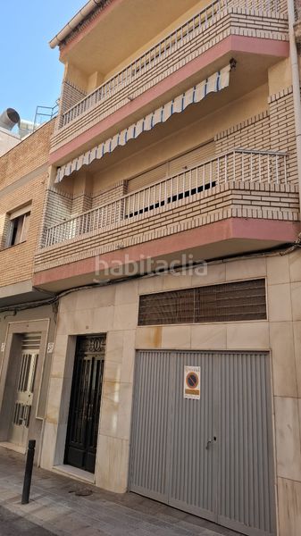 Foto 3eff13aa-b16c-4328-8552-baa623ea55c3. Casa adossada amb aparcament a Motril ciudad Motril