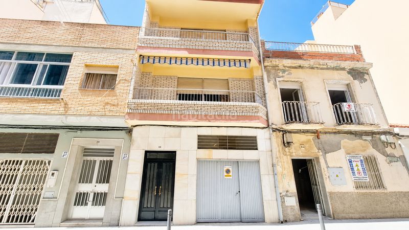 Foto 976c3b95-3a19-4f94-95c1-c1bc423cfcaa. Casa adossada amb aparcament a Motril ciudad Motril