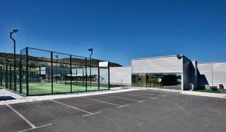 Terreny residencial  Carretera del cortijo. Parcela de 6.000 metros con construcción de  complejo  deportivo