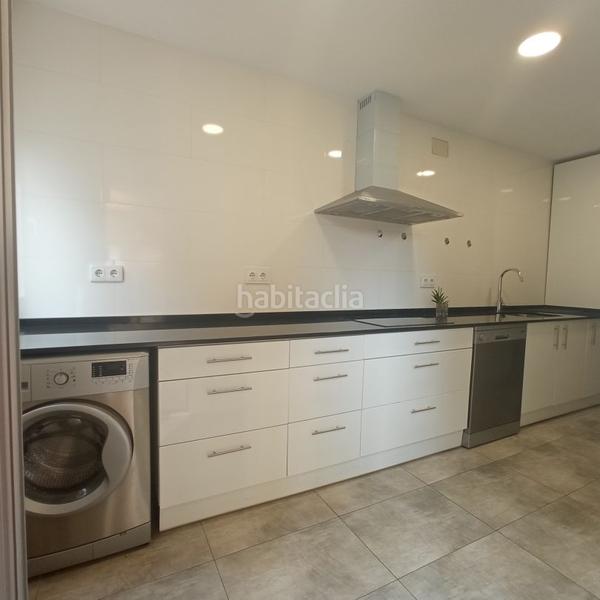 Foto b59f23ea-34e4-4798-8d81-fb3a8d584ddd. Piso vivienda con vistas al parque semillero.! en Logroño