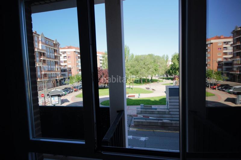 Foto ef506a7b-a43b-4696-b410-ea1c576ceea9. Piso vivienda con vistas al parque semillero.! en Logroño