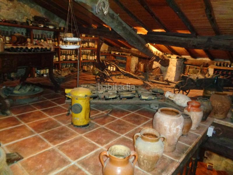 Foto 165b9bc1-8f0e-4ad0-b08f-63331780f01d. Edificio en Anguciana