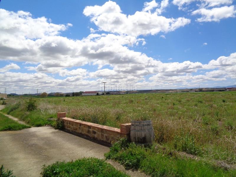 Foto 34107b6b-30e7-4a13-b33d-775217c5acd7. Edificio en Anguciana