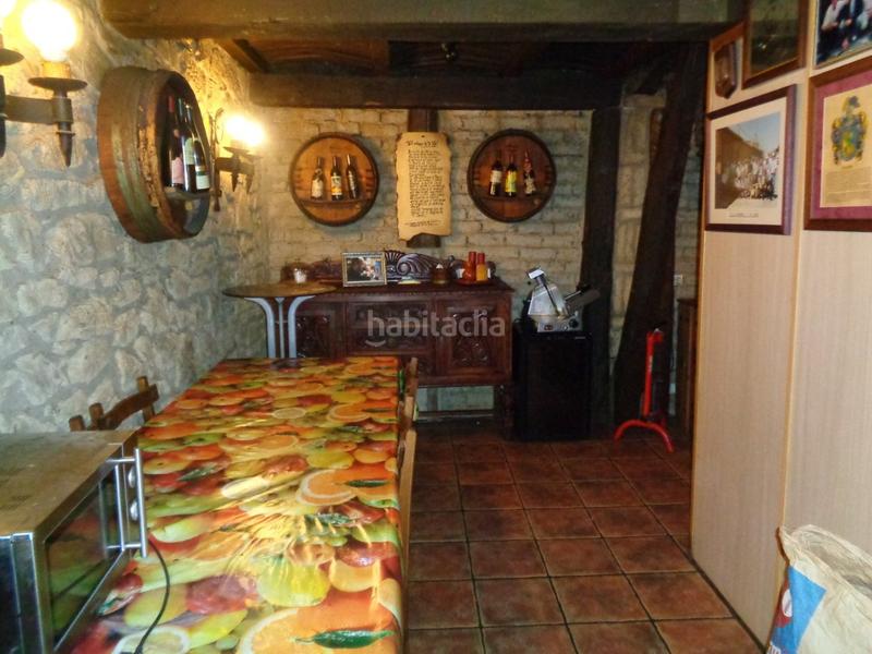 Foto d7836d2e-dfd5-4859-97e2-430708bef596. Edificio en Anguciana