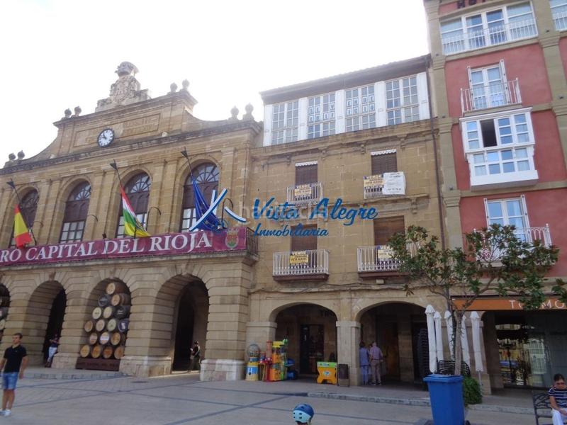 Foto 0dd7d3e7-4c60-4ba7-b985-d9314bb25753. Edificio 2687 edificio completo a la venta en la plaza del ayuntamiento en Haro