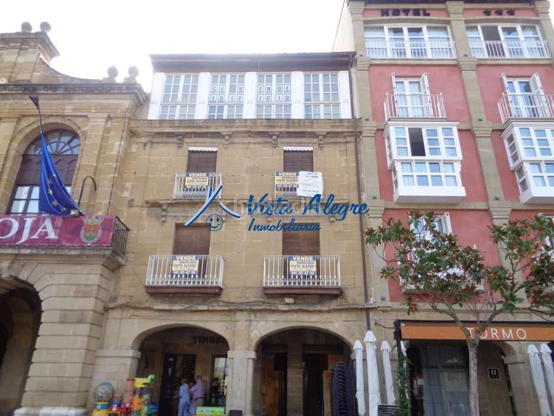 Foto 64069393-8aaf-44d8-aa98-1ecf709550f1. Edificio 2687 edificio completo a la venta en la plaza del ayuntamiento en Haro