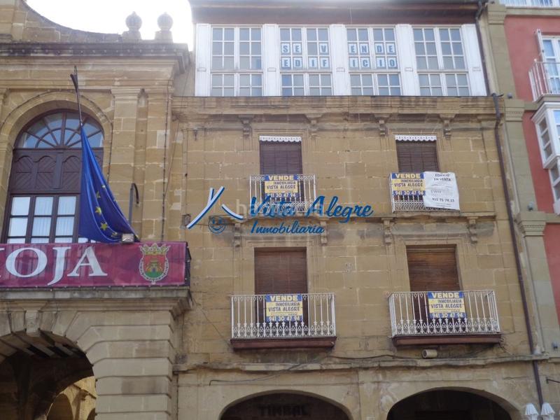 Foto c496af18-7439-4fb3-aedf-ca11874947f0. Edificio 2687 edificio completo a la venta en la plaza del ayuntamiento en Haro