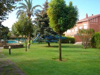 Maison jumelée  Calle san millán de la cogolla. Ficha 5400 chalet en urbanziación con piscina