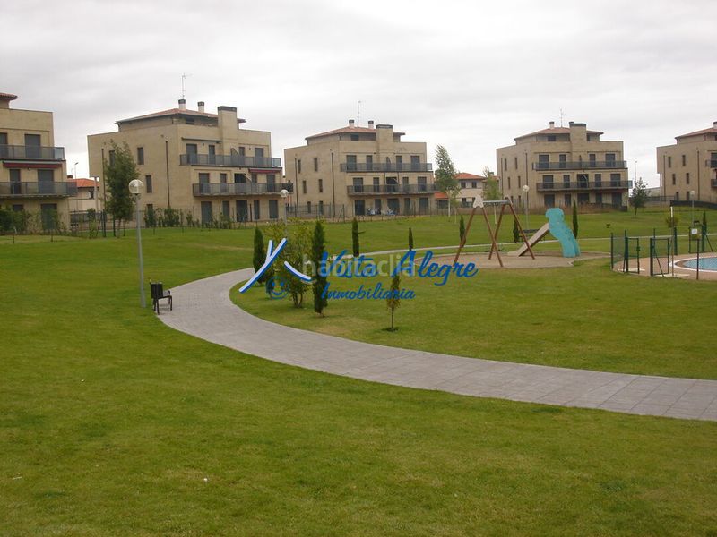 Foto 09985b3a-e2d3-4f94-96bc-20818fd7f933. Dúplex amb calefacció aparcament piscina a Cirueña