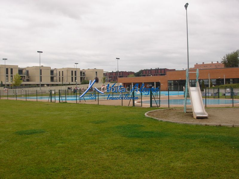 Foto 0e91a8d7-95e3-4455-8314-3f372051d187. Dúplex amb calefacció aparcament piscina a Cirueña