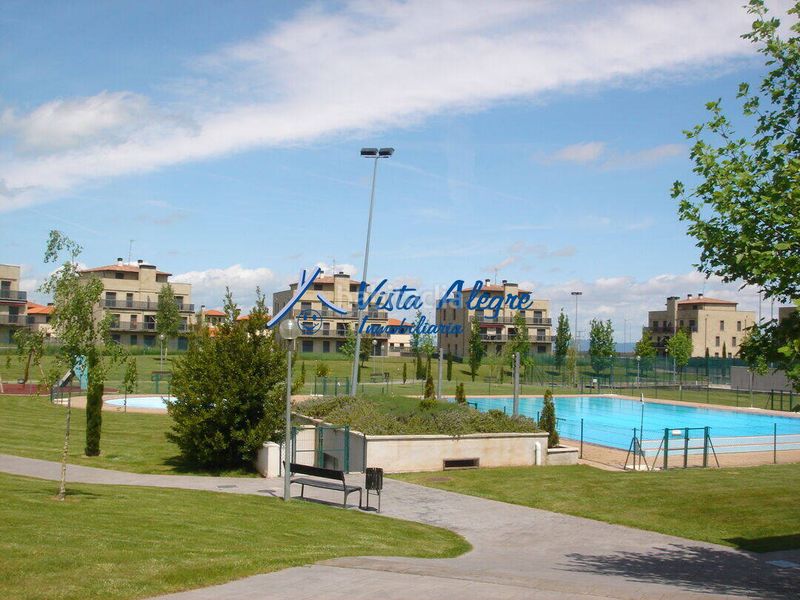 Foto 573a2159-fead-45ff-ae17-5130e438723f. Dúplex amb calefacció aparcament piscina a Cirueña