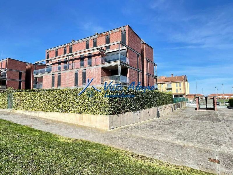 Foto ac5fec8e-7950-4eb7-8761-ff0e712d46b6. Dúplex amb calefacció aparcament piscina a Cirueña