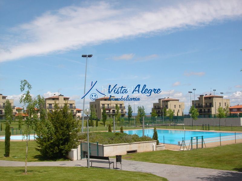 Foto b86459df-fa52-441c-98c9-d495b2961af4. Dúplex amb calefacció aparcament piscina a Cirueña