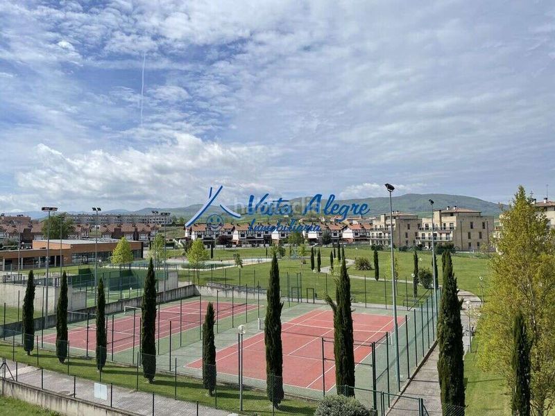 Foto c27ed99b-bc39-418b-833d-f58397914758. Dúplex amb calefacció aparcament piscina a Cirueña