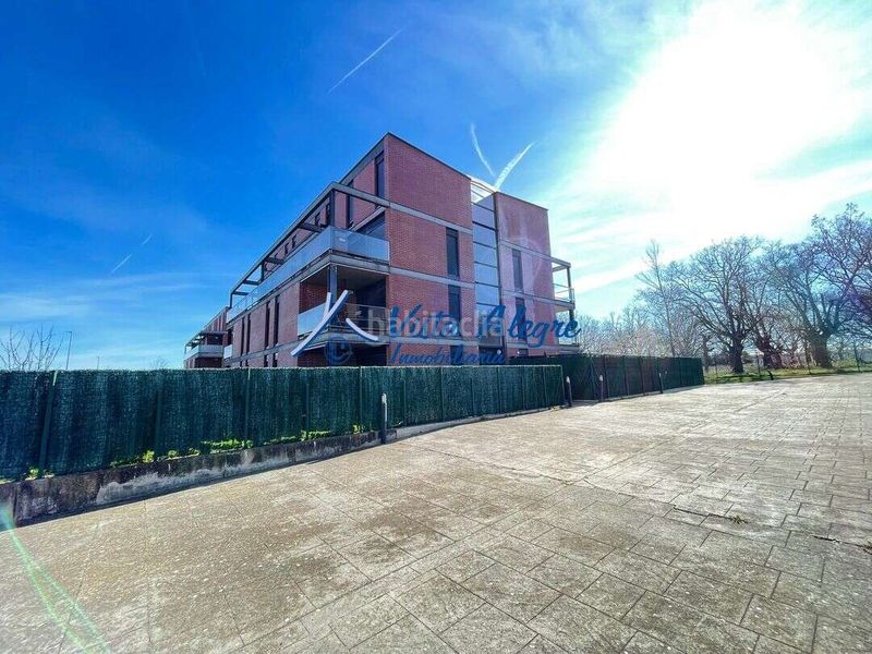 Foto c5699e5c-fcc2-49cb-a29e-b36c00f3185c. Dúplex amb calefacció aparcament piscina a Cirueña