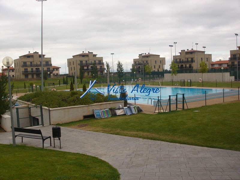Foto d9f89d59-155d-4402-8151-f5b81b8cbe85. Dúplex amb calefacció aparcament piscina a Cirueña