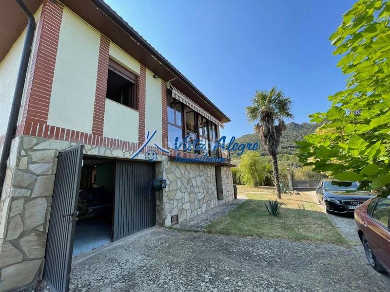 Foto a12a8be9-0618-49eb-bbf7-1a7f5450527c. Xalet amb calefacció aparcament a Labastida