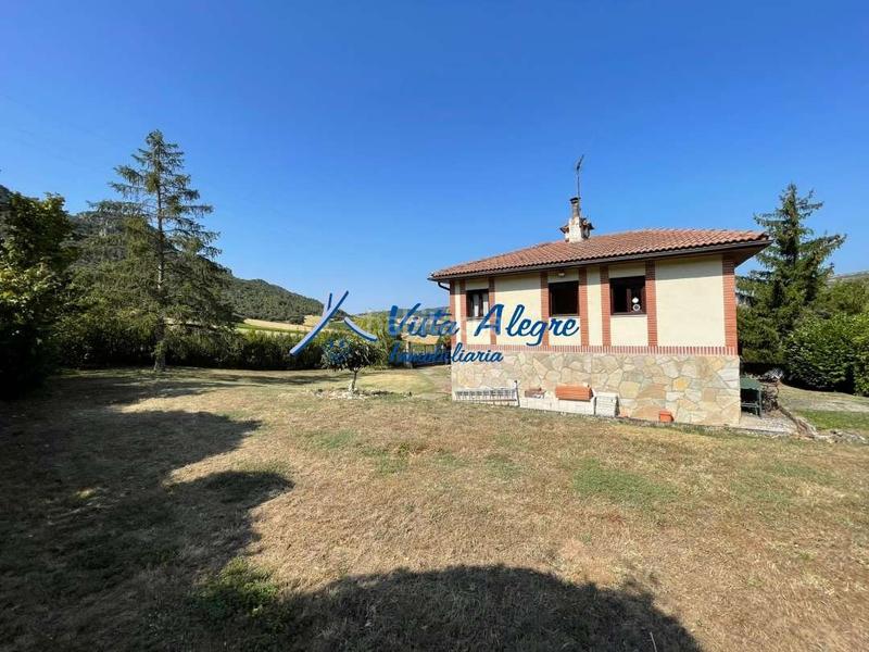 Foto a5bf663f-a4bf-4560-bb1a-a54eef4c1024. Xalet amb calefacció aparcament a Labastida