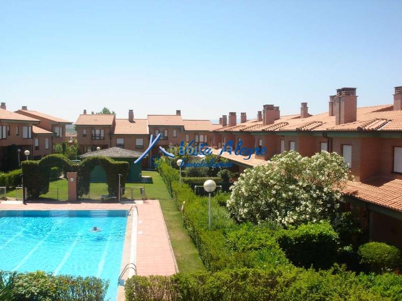 Foto 03b33aac-d7e8-4d03-8be2-0fcde68c92a5. Maison avec chauffage parking piscine dans Haro