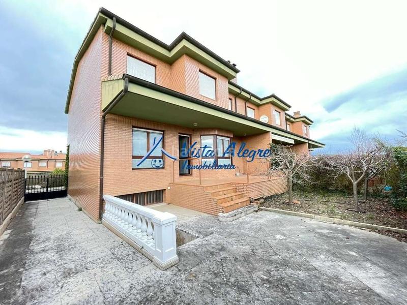 Foto 8230077e-dec4-49cb-9311-172d0eb445e3. Maison avec chauffage parking piscine dans Haro