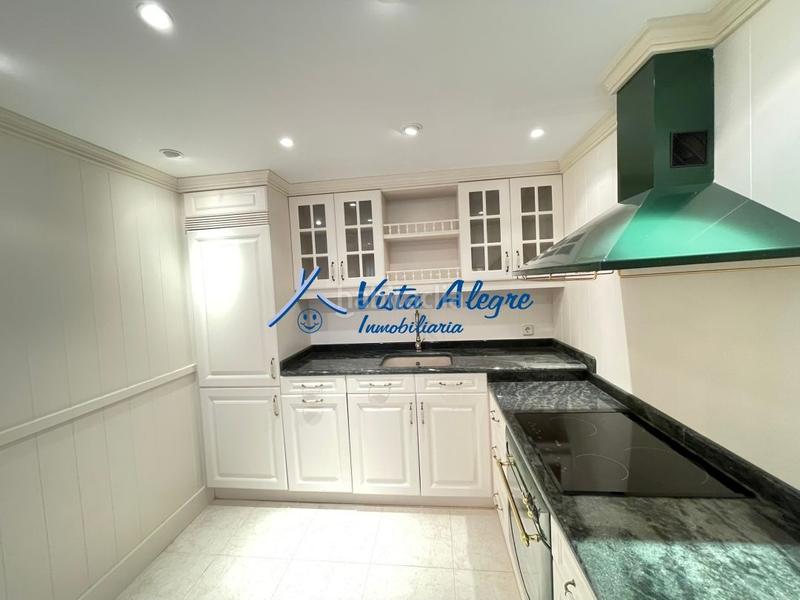 Foto a7fe2521-19b0-48b2-8ffe-6a862f526804. Maison avec chauffage parking piscine dans Haro