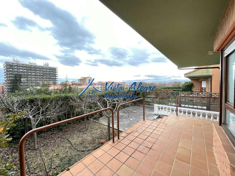 Foto d644db2d-c251-4fb2-b531-5d96e258ac9d. Maison avec chauffage parking piscine dans Haro