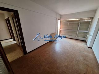 Pis a Haro. 3079 piso de 3 habitaciones y 1 baño con terraza