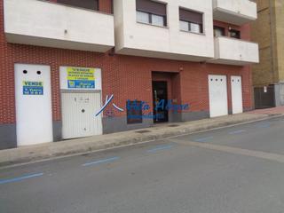 Local commercial à Haro. 3089 local en bruto con salida de humos en barrio comercial