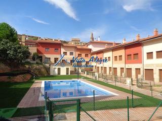 Pis  Travesía sol. Ficha 3113  6102 vivienda con terraza en urbanización con piscin