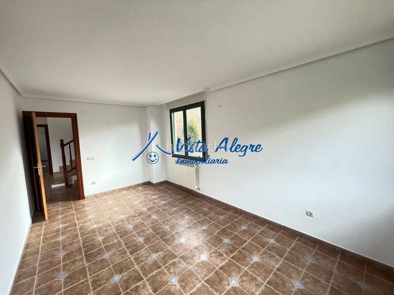 Foto e547d561-2f4f-4604-b6a6-dc0887d070c0. Xalet amb calefacció aparcament a Ollauri