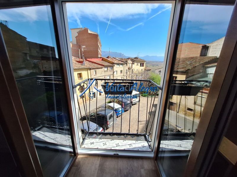 Foto f254a9a8-de63-4298-8d91-4fe7d394a3f0. Casa amb calefacció a Haro