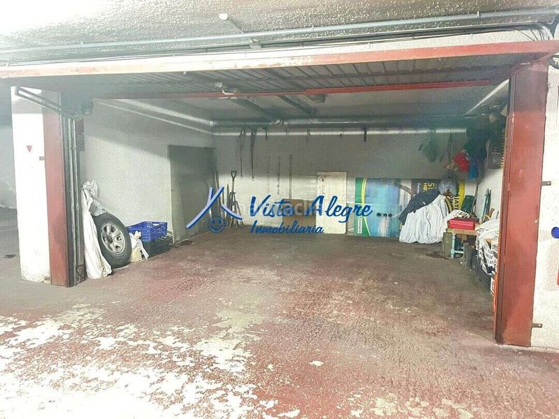 Foto cb7089a8-44fc-490a-be24-41c98c15e929. Aparcament cotxe a Haro