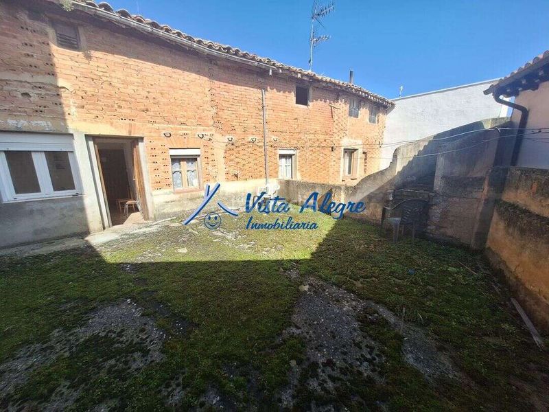 Foto 458e77df-3ab1-4ff9-843e-00ee28e2bf5a. Casa amb aparcament a Zarratón