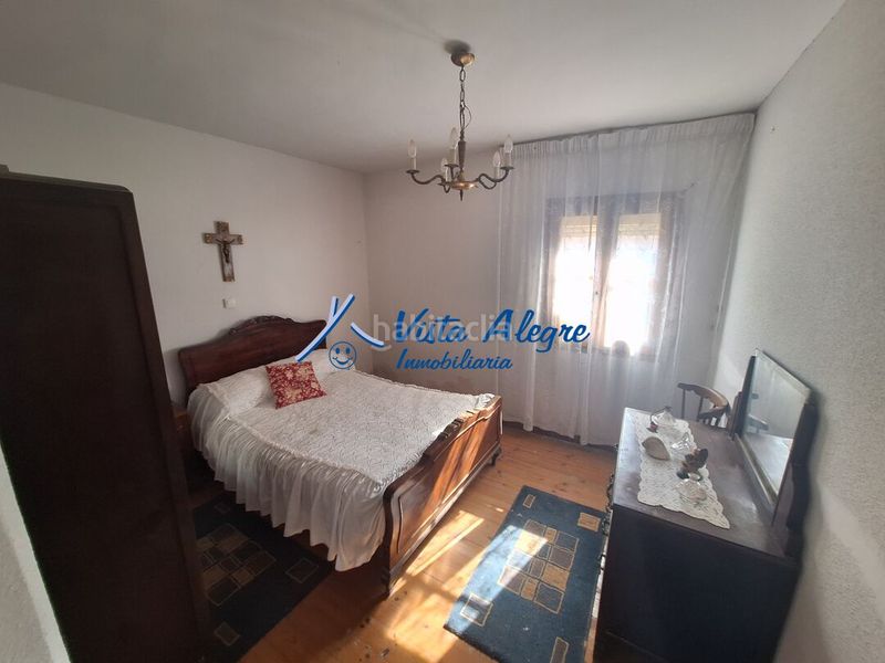 Foto 4ebfb28b-5825-425f-ba49-0be57abb3d7c. Casa amb aparcament a Zarratón
