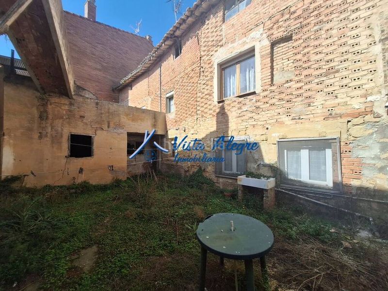 Foto 85b8e045-4d69-4d2c-8e3a-8d31a452fa2f. Casa amb aparcament a Zarratón