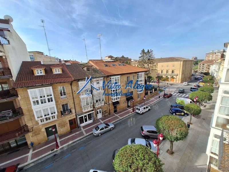 Foto 4b69fe00-3e13-4359-889e-b2b2b421b4b9. Pis amb calefacció aparcament a Haro
