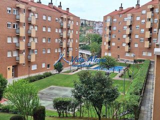 Flat  Calle arsenio marcelino salazar. 32736244 piso de 3 habitaciones con garaje y trastero en urbaniz