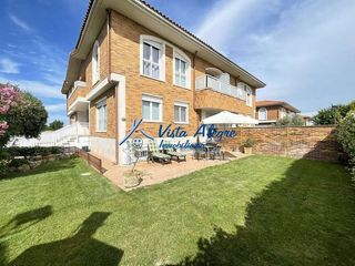 Maison jumelée  Travesía de san blas. Ficha 3276  6247 chalet adosado con jardín
