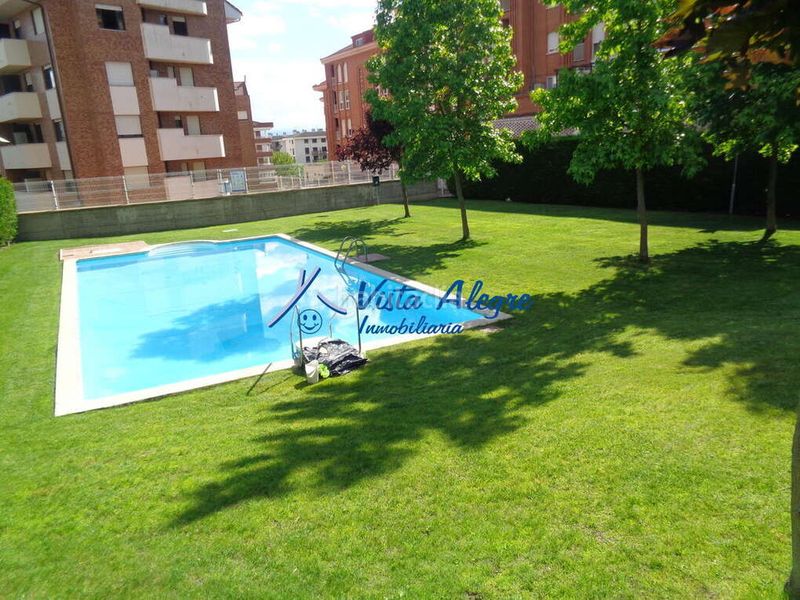 Foto 09691e0d-d1f5-46ef-b553-a33afbab7679. Pis amb calefacció aparcament a Haro