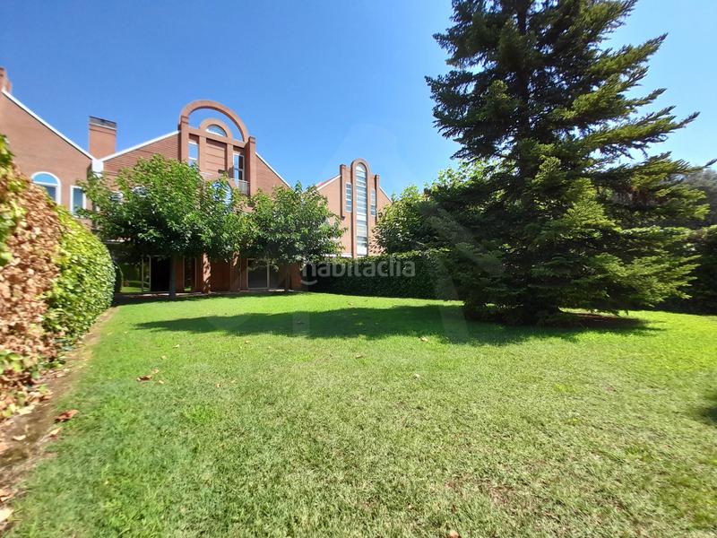 Foto b68d48d2-450a-45cc-848d-ba4424ccf689. Casa diseñada para vivir en ella! en Avenida Madrid Logroño