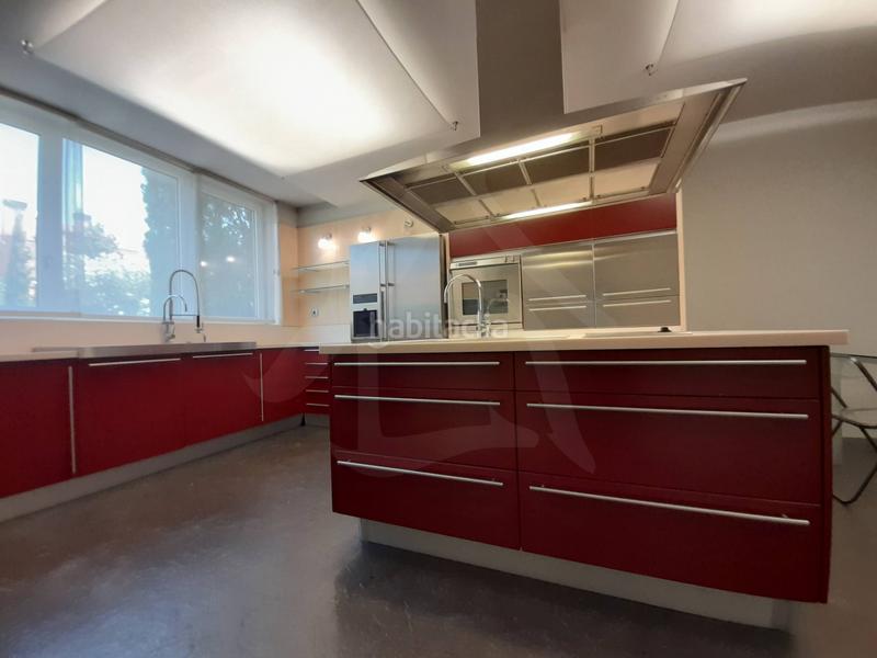 Foto cd4ad0e8-cdcd-4e9b-ad2d-0bb5344ea669. Casa diseñada para vivir en ella! en Avenida Madrid Logroño