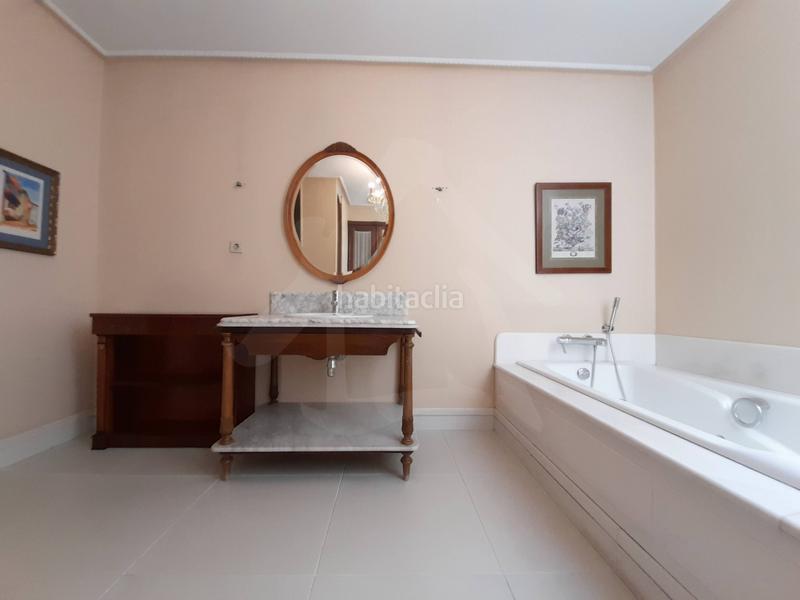 Foto d0be309d-bc48-4dc3-9f11-31e2c72e5881. Casa diseñada para vivir en ella! en Avenida Madrid Logroño