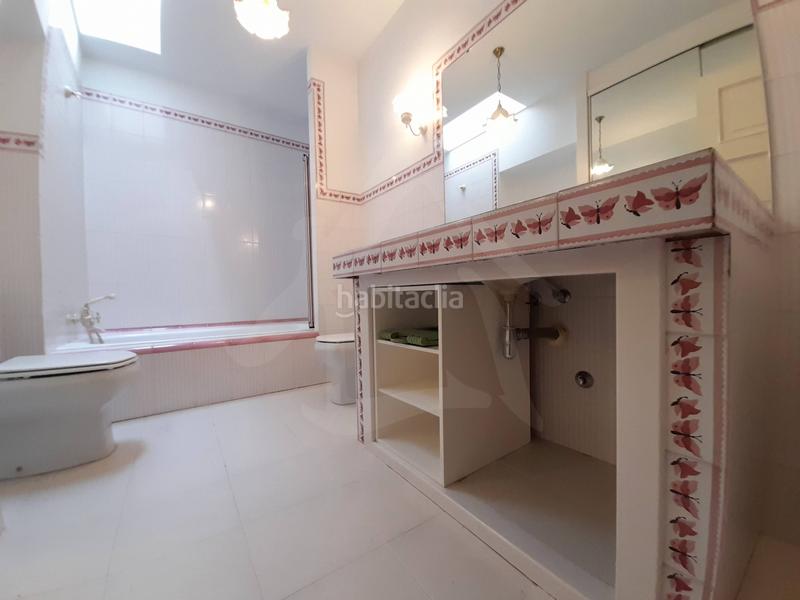 Foto d81e2c42-a2cf-4f4d-9419-057996aa4b0d. Casa diseñada para vivir en ella! en Avenida Madrid Logroño