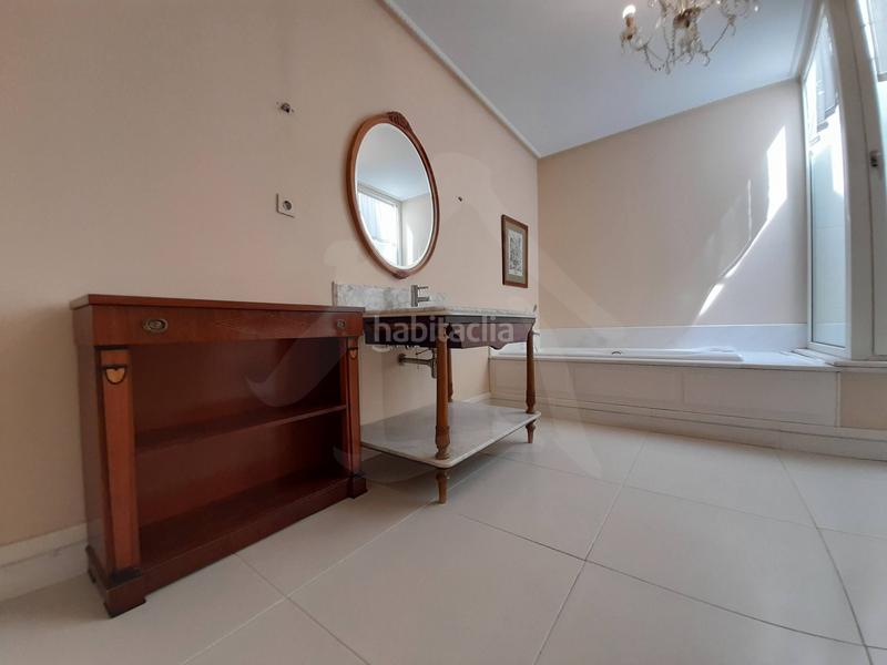 Foto e7885108-bdb3-4273-ad23-b2ae1db4d337. Casa diseñada para vivir en ella! en Avenida Madrid Logroño
