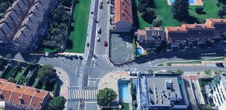 Terreny residencial  Lardero - av juan carlos i. Parcela urbana haciendo esquina en zona residencial. ideal para