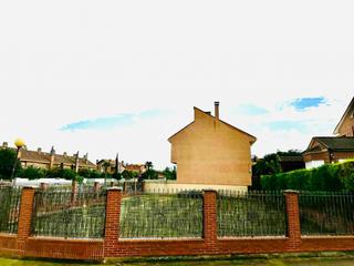 Terreny residencial  Lardero - av juan carlos i. Parcela urbana haciendo esquina en zona residencial. ideal para