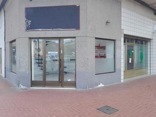 Lloguer Local Comercial  Logroño - la campa. Local en esquina, acondicionado con salida a una plaza muy agrad