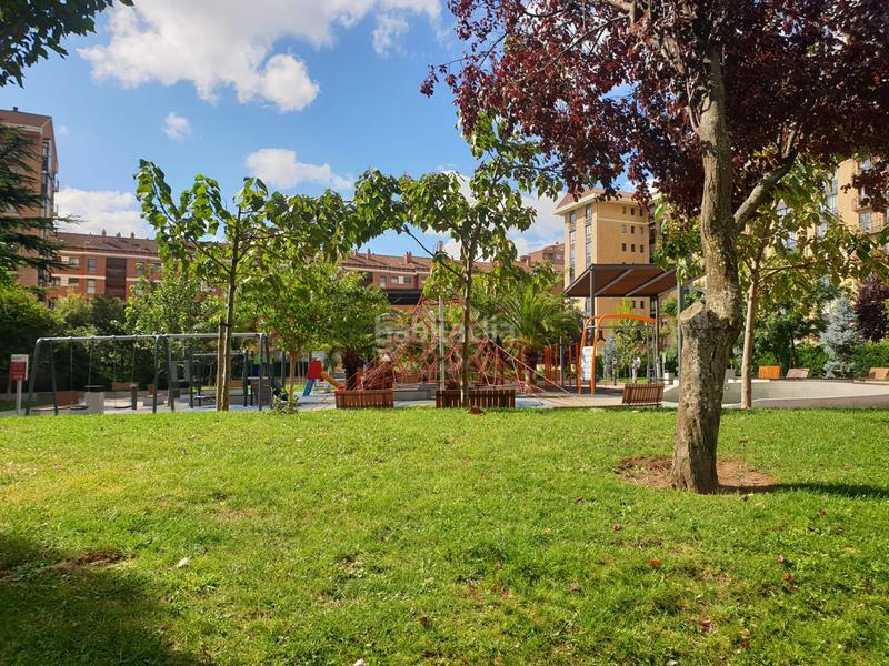 Foto a3ab0431-334e-4ad4-8d83-e7dc2c7aaba7. Pis amb calefacció aparcament piscina a Cascajos - Piqueras Logroño